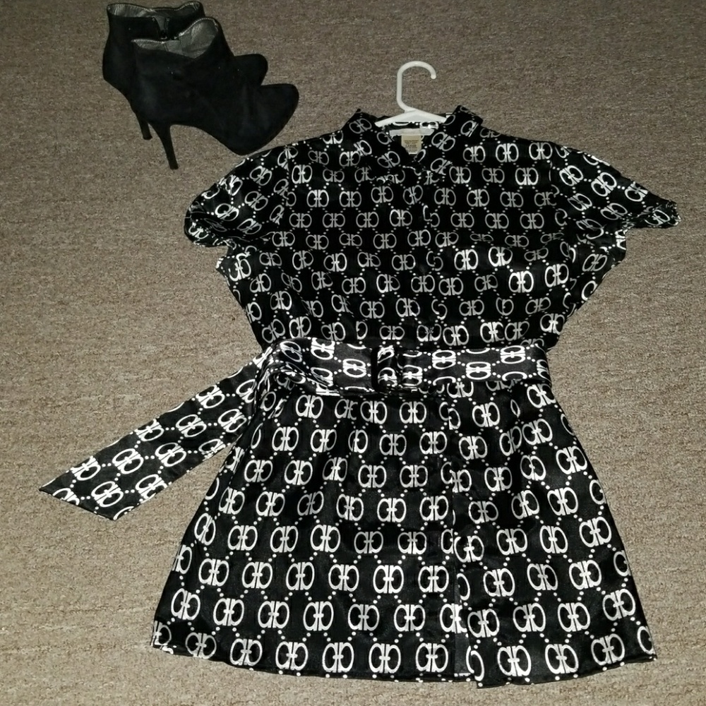 Black & white button up dress shirt w/belt